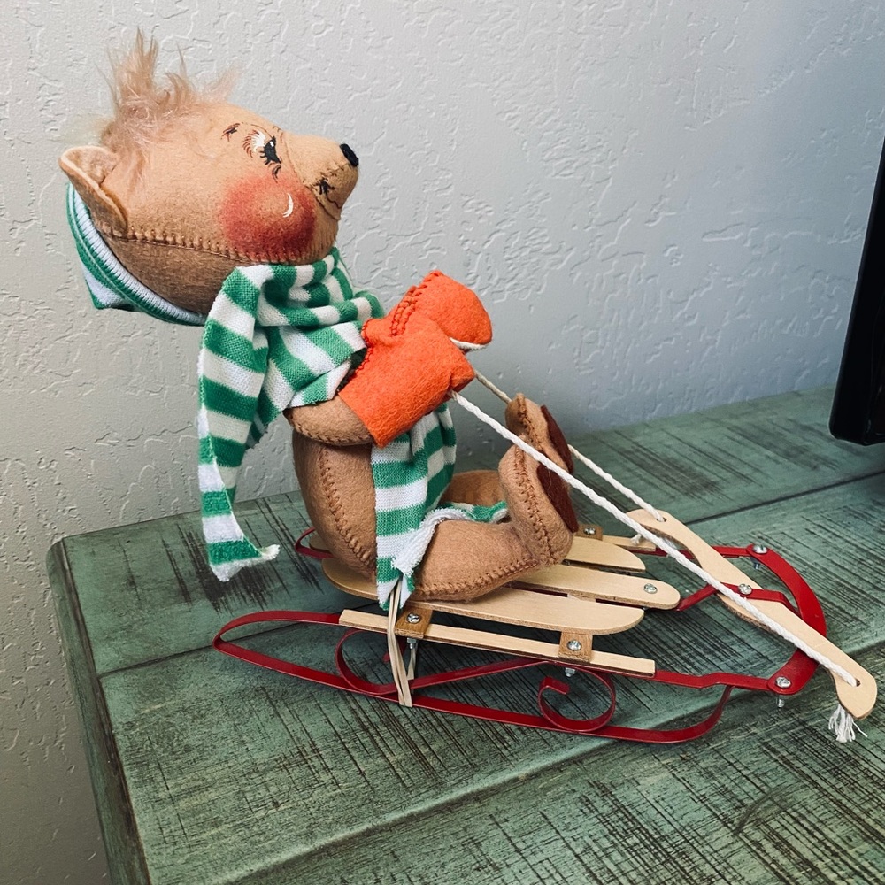 1984 & 85 Vintage Annalee Bear on sled.